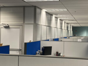 rent temporary walls for office renovations — clean workspace divider.